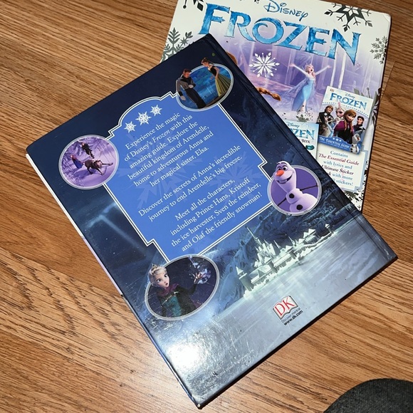 Disney’s Frozen Sing Along Book - Picture 2 of 10